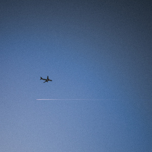 久久久久青草线焦综合
